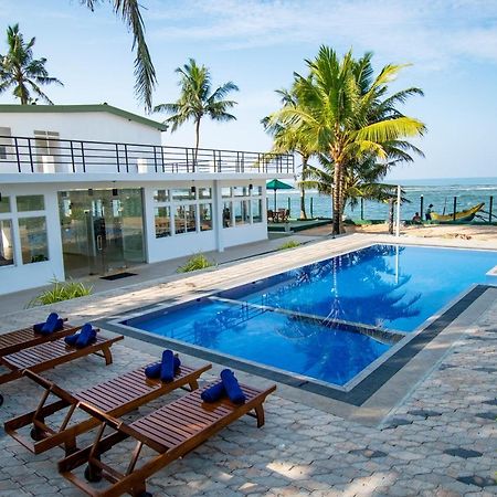 ברוואלה Manara Beach Resort מראה חיצוני תמונה