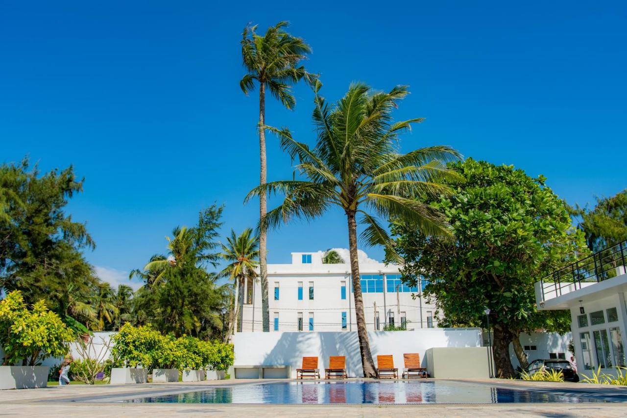 ברוואלה Manara Beach Resort מראה חיצוני תמונה