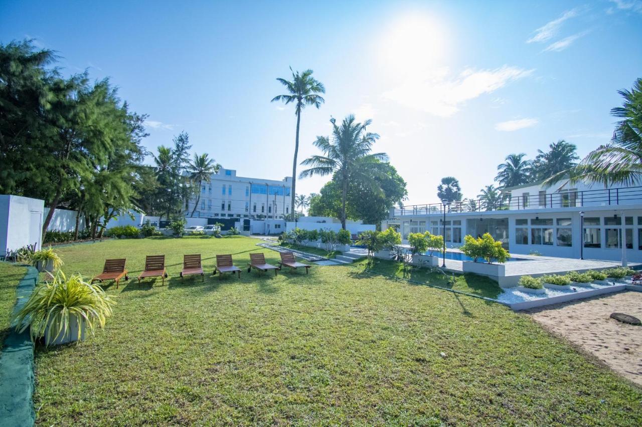 ברוואלה Manara Beach Resort מראה חיצוני תמונה