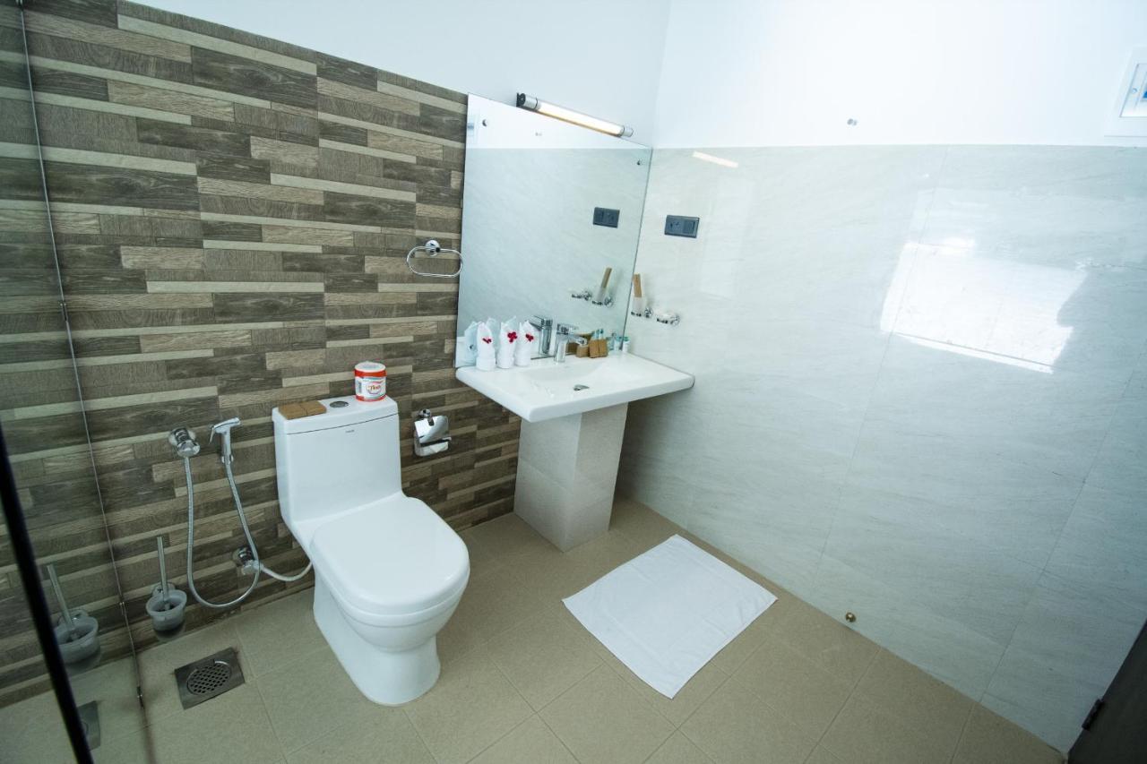 ברוואלה Manara Beach Resort מראה חיצוני תמונה