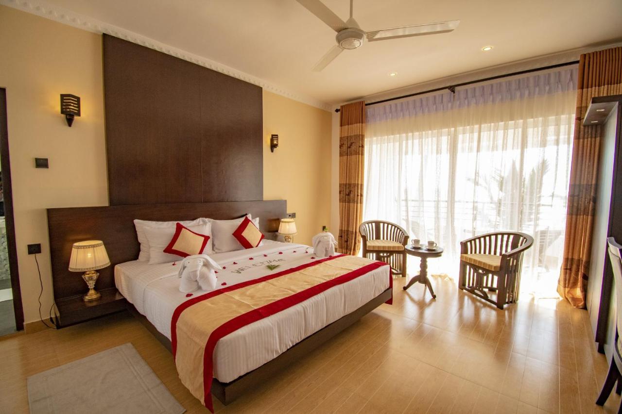 ברוואלה Manara Beach Resort מראה חיצוני תמונה