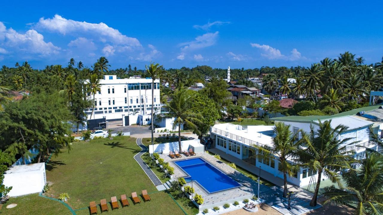 ברוואלה Manara Beach Resort מראה חיצוני תמונה