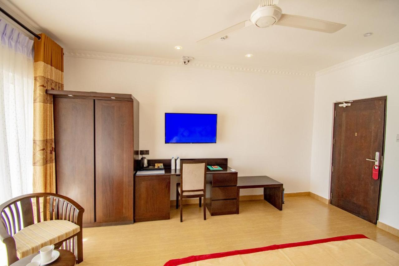 ברוואלה Manara Beach Resort מראה חיצוני תמונה